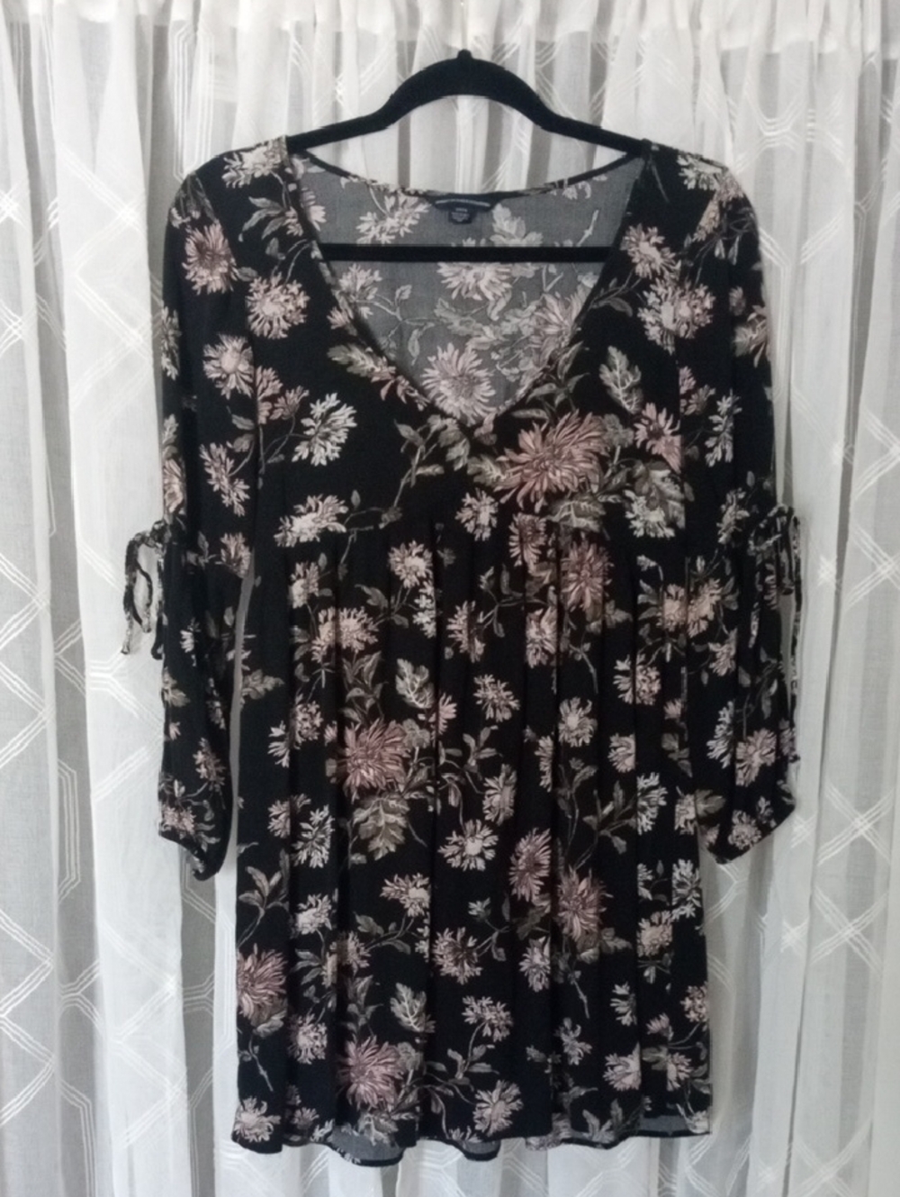 American Eagle Outfitters Black Floral V-Neck Mini Dress Tunic Size S